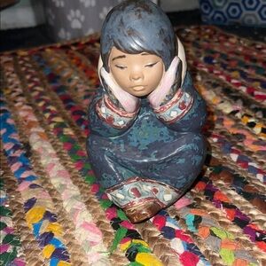 Vintage LLADRO Pensive Eskimo Girl Figurine retired piece